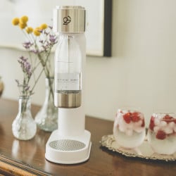 Máquina Gasificadora Blanca Con Cilindro Y Botella Go2