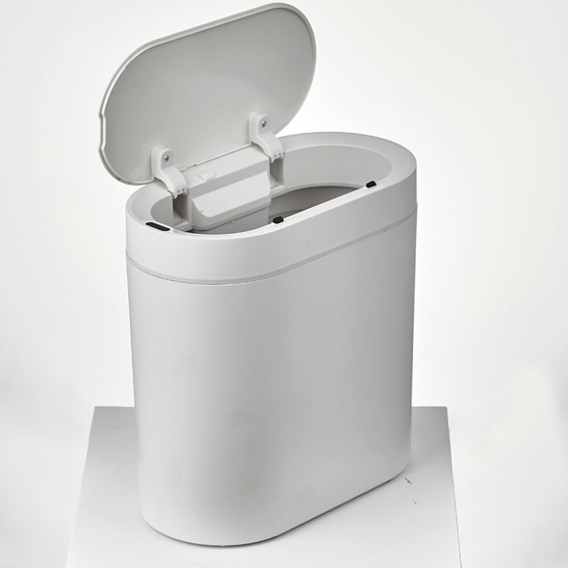Basurero con Sensor 8 Litros Nook blanco con tapa abierta. Diseño moderno para cocina y baño. Higiénico y práctico.