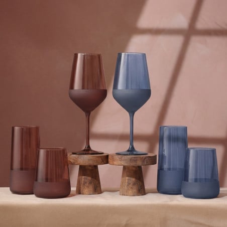 Set de vasos Rakle azules y burdeos elegantes para mesa de comedor con estilo y diseño moderno